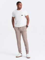 Męskie spodnie dresowe ze strukturalnej dzianiny - kawowe V2 - Rozmiar: XL. Spodnie dresowe męskie Ombre Clothing, z aplikacjami, z bawełny. W wyprzedaży za 139.99 zł.