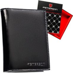 Duży, czarny portfel męski ze skóry naturalnej bez zapięcia zewnętrznego - Peterson. Czarne portfele męskie Peterson, bez wzorów, ze skóry. Za 139.99 zł.