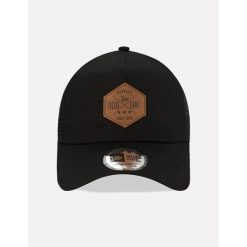 Czapka New Era Patch A Frame Trucker. Brązowe czapki męskie New Era, bez wzorów, sportowe. Za 177.00 zł.