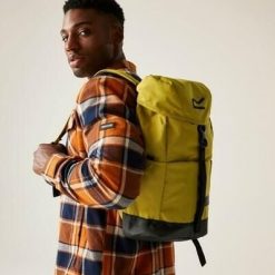 Plecak unisex Shilton 2 15L. Brązowe plecaki męskie Regatta, bez wzorów, z poliesteru. Za 99.99 zł.