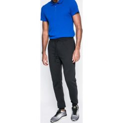 Under Armour - Spodnie. Długie spodnie sportowe męskie marki Under Armour. W wyprzedaży za 219.90 zł.