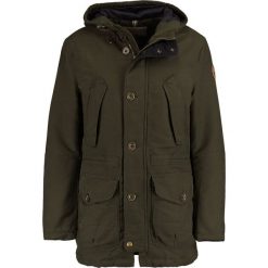 Napapijri ARUSHA Parka caper. Parki męskie Napapijri. W wyprzedaży za 1,091.35 zł.