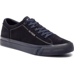Tenisówki TOMMY HILFIGER - Corporate Suede Sneaker FM0FM02090 Midnight 403. Trampki męskie marki Tommy Hilfiger. Za 449.00 zł.