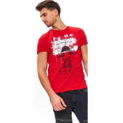 T-SHIRT Z NADRUKIEM. T-shirty męskie marki TOP SECRET. W wyprzedaży za 24.99 zł.