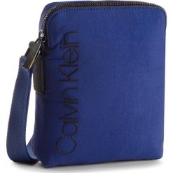 Saszetka CALVIN KLEIN - Strapped Mini Reporter K50K503777 447. Saszetki męskie marki Calvin Klein. W wyprzedaży za 229.00 zł.