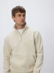 Bluza z wysoką stójką - beżowy. Brązowe bluzy nierozpinane męskie Reserved, l, bez wzorów, z dzianiny, bez ramiączek, bez kaptura. Za 139.99 zł.