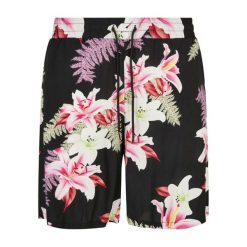 Krótka Urban Classics Viscose AOP Resort. Czarne szorty męskie Urban Classics, bez wzorów. Za 183.50 zł.