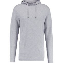 J.LINDEBERG ROLLER HOOD MICRO WAFFLE Kardigan stone grey melange. Bluzy nierozpinane męskie marki J.LINDEBERG. W wyprzedaży za 377.40 zł.