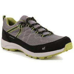Buty trekkingowe dla mężczyzn SAMARIS LITE LOW. Szare buty trekkingowe męskie Regatta, bez wzorów, bez zapięcia. Za 259.99 zł.