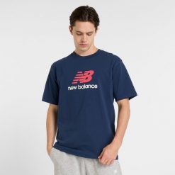 Koszulka męska New Balance MT51500NNY – granatowa. Niebieskie t-shirty sportowe męskie New Balance, m, bez wzorów, z bawełny, klasyczne, bez ramiączek. Za 169.99 zł.