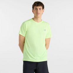 Koszulka męska New Balance MT41222AFG – zielona. Zielone t-shirty sportowe męskie New Balance, m, bez wzorów, z materiału, sportowe, bez ramiączek. Za 149.99 zł.