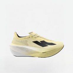 Buty do biegania męskie Kiprun Kipstorm Tempo. Białe buty do biegania męskie KIPRUN, bez wzorów, bez zapięcia, do biegania. Za 549.99 zł.