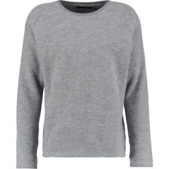 Suit IMANUEL Sweter medium grey melange. Szare kardigany męskie marki Suit, z materiału. W wyprzedaży za 377.10 zł.