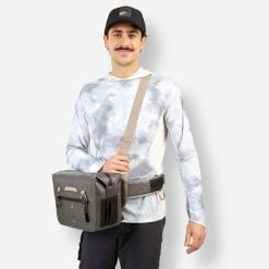 Torba wędkarska na ramię / pasek Caperlan 900 12 l. Szare torby męskie na ramię CAPERLAN, bez wzorów, z materiału, sportowe, na ramię. Za 399.99 zł.