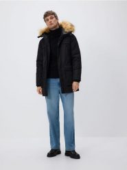 Kurtka parka z kapturem - czarny. Czarne parki męskie Reserved, l, bez wzorów, z tkaniny, z kapturem. Za 399.99 zł.