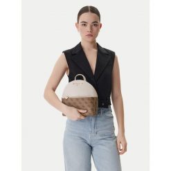 Plecak Guess. Brązowe plecaki męskie Guess, z aplikacjami. Za 309.99 zł.