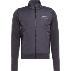 Hackett Aston Martin Racing Kardigan grey charcoal. Kardigany męskie marki Hackett Aston Martin Racing. W wyprzedaży za 1,007.20 zł.