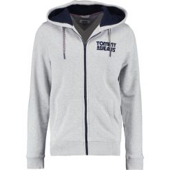 Tommy Jeans ESSENTIAL GRAPHIC ZIPTHRU Bluza rozpinana light grey. Bluzy rozpinane męskie Tommy Jeans. W wyprzedaży za 381.65 zł.