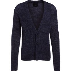 Roberto Collina Kardigan blue. Niebieskie kardigany męskie marki Roberto Collina, z bawełny. W wyprzedaży za 653.95 zł.