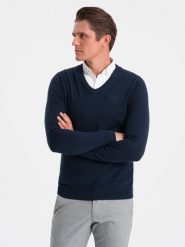 Sweter męski z dekoltem "w serek" z koszulowym kołnierzykiem - granatowy V2 - Rozmiar: XL. Niebieskie swetry męskie Ombre Clothing, bez wzorów, z bawełny, klasyczne, bez kołnierzyka, bez ramiączek. W wyprzedaży za 69.99 zł.