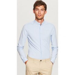Koszula ze stójką super slim fit - Niebieski. Niebieskie koszule męskie Reserved, ze stójką. W wyprzedaży za 59.99 zł.