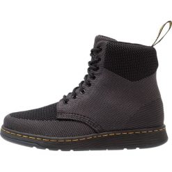 Dr. Martens RIGAL Botki sznurowane black/grey. Buty zimowe męskie marki Dr. Martens. W wyprzedaży za 421.85 zł.