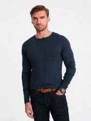 Klasyczny męski sweter z wiskozą BASIC z okrągłym dekoltem – granatowy V9 - Rozmiar: L. Niebieskie swetry męskie Ombre Clothing, bez wzorów, z wiskozy, klasyczne, bez kołnierzyka, bez ramiączek. W wyprzedaży za 89.99 zł.