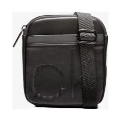 Calvin Klein Torba Ck Up Mini Reporter , czarny, rozmiar ONE SIZE. Czarne torby męskie na ramię Calvin Klein, bez wzorów, ze skóry ekologicznej, na ramię, małe. Za 299.99 zł.