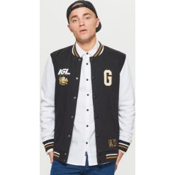 Bluza typu COLLEGE kolekcja ILLEGAL - Czarny. Bluzy nierozpinane męskie marki Cropp. W wyprzedaży za 69.99 zł.
