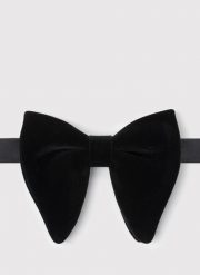 PAKO LORENTE - Elegancka czarna mucha męska. Czarne krawaty i muchy męskie Pako Lorente, bez wzorów, z poliesteru, eleganckie. Za 149.99 zł.