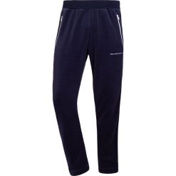 White Mountaineering Spodnie treningowe navy. Długie spodnie sportowe męskie White Mountaineering. W wyprzedaży za 1,031.40 zł.