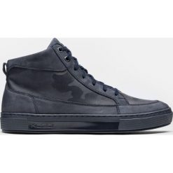 Granatowe sneakersy męskie. Buty sportowe na co dzień męskie marki Kazar. Za 549.00 zł.