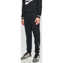 Nike - Spodnie. Długie spodnie sportowe męskie marki Guess Jeans. Za 189.90 zł.