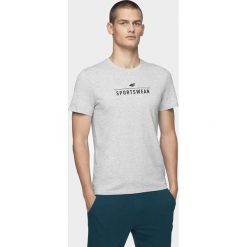 T-Shirt męski TSM302 - chłodny jasny szary melanż. Szare t-shirty męskie 4f, m, bez wzorów, bez kołnierzyka, bez ramiączek. Za 39.99 zł.
