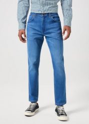 MESKIE SPODNIE WRANGLER LARSTON RUSTIC 112350841. Niebieskie spodnie na co dzień męskie Wrangler, bez wzorów, z bawełny, eleganckie, z standardowym stanem. Za 219.99 zł.