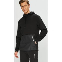 Calvin Klein Performance - Bluza. Czarne bluzy nierozpinane męskie Calvin Klein Performance, l, bez wzorów, z dzianiny, z kapturem. W wyprzedaży za 399.90 zł.