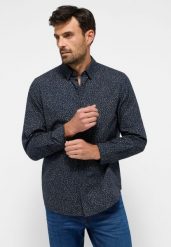 Męska Koszula MUSTANG Elmore Allover Print on Dark Blue 1015906 12673. Niebieskie koszule męskie Mustang, m, bez wzorów, bez kołnierzyka, bez ramiączek. Za 129.99 zł.