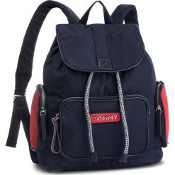 Plecak TOMMY HILFIGER - Varsity Nylon Backpack AW0AW06122 901. Plecaki męskie marki Tommy Hilfiger. Za 549.00 zł.