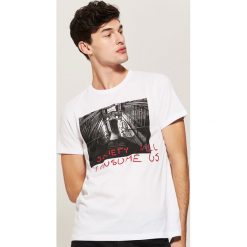 T-shirt z nadrukiem - Biały. Białe t-shirty męskie House, z nadrukiem. Za 39.99 zł.