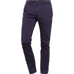 BOSS CASUAL Chinosy dark blue. Eleganckie spodnie męskie marki BOSS CASUAL. Za 419.00 zł.