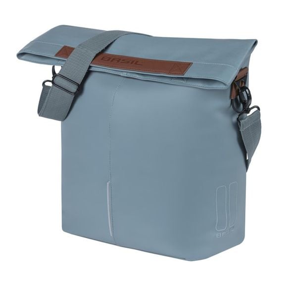 Torba na rower miejski, grafitowo-niebieska. Niebieskie torby męskie na ramię BASIL, bez wzorów, sportowe, na ramię. Za 261.58 zł.