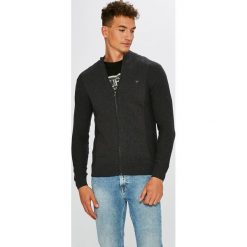 Guess Jeans - Sweter. Czarne kardigany męskie marki Guess Jeans, z bawełny, z krótkim rękawem. Za 369.90 zł.