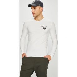 Guess Jeans - Longsleeve. Szare koszulki męskie z długim rękawem marki Guess Jeans, z aplikacjami, z bawełny, z okrągłym kołnierzem, z długim rękawem. Za 139.90 zł.