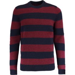 Samsøe & Samsøe BUTLER STRIPE ON Sweter wine. Czerwone swetry męskie Samsøe & Samsøe, z elastanu. W wyprzedaży za 503.30 zł.