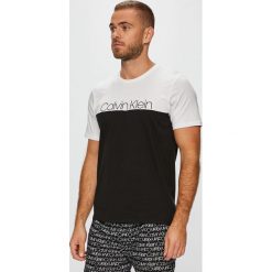 Calvin Klein Underwear - T-shirt piżamowy. Czarne piżamy męskie Calvin Klein Underwear, l, bez wzorów, z bawełny, bez kołnierzyka, bez ramiączek. W wyprzedaży za 89.90 zł.
