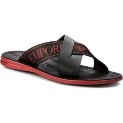 Klapki EMPORIO ARMANI - X4P001 XAL73 N506 Black/Red/Black. Czarne klapki i japonki męskie Emporio Armani, z materiału. W wyprzedaży za 489.00 zł.
