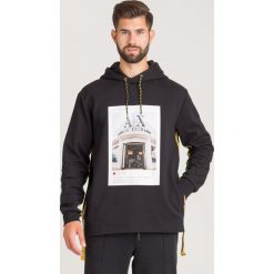 BLUZA ARMANI EXCHANGE. Czarne bluzy nierozpinane męskie Armani Exchange, l, bez wzorów, z materiału, bez ramiączek, z kapturem. Za 609.00 zł.