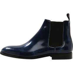 PS by Paul Smith GERALD Botki dark blue. Niebieskie buty zimowe męskie PS by Paul Smith, z materiału. W wyprzedaży za 839.30 zł.