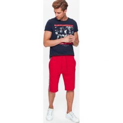 SZORTY MĘSKIE LAMPASAMI. Szorty sportowe męskie marki TOP SECRET. W wyprzedaży za 39.99 zł.