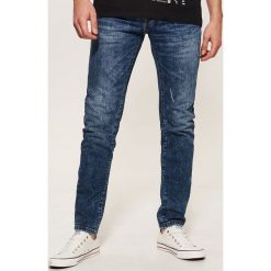 Jeansy slim fit - Niebieski. Niebieskie jeansy męskie House, z jeansu. W wyprzedaży za 79.99 zł.